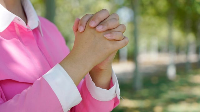 she prays to God